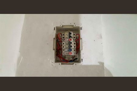 Casa à venda com 345m², 7 quartos e 2 vagas Casa à venda com 345m², 7 quartos e 2 vagasCasa 2 - Quadro de Luz