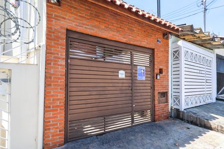 Casa à venda com 110m², 2 quartos e 2 vagas Casa à venda com 110m², 2 quartos e 2 vagasFachada + Placa