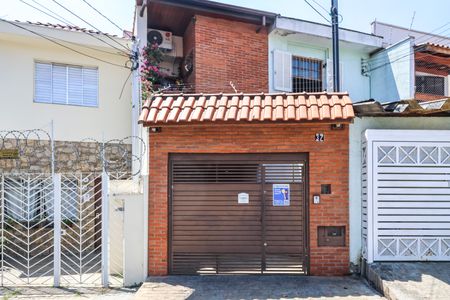Casa à venda com 110m², 2 quartos e 2 vagas Casa à venda com 110m², 2 quartos e 2 vagasFachada + Placa