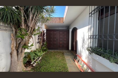 Casa para alugar com 485m², 4 quartos e 4 vagas Casa para alugar com 485m², 4 quartos e 4 vagasQuintal