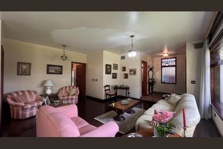 Casa para alugar com 485m², 4 quartos e 4 vagas Casa para alugar com 485m², 4 quartos e 4 vagasSala