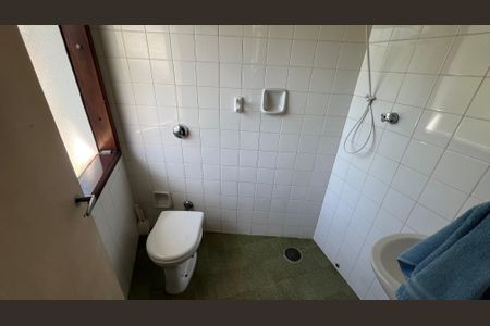 Casa para alugar com 485m², 4 quartos e 4 vagas Casa para alugar com 485m², 4 quartos e 4 vagasBanheiro de serviço