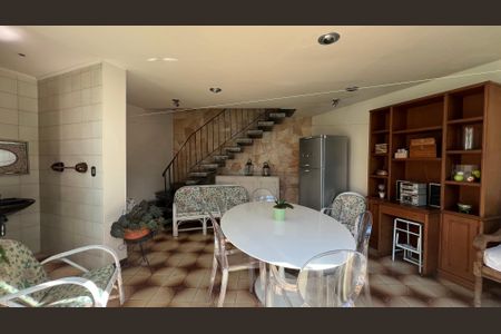 Casa para alugar com 485m², 4 quartos e 4 vagas Casa para alugar com 485m², 4 quartos e 4 vagasÁrea comum - Salão