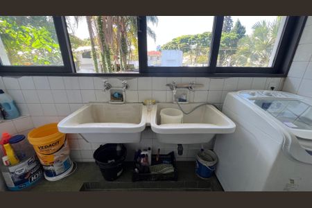 Casa para alugar com 485m², 4 quartos e 4 vagas Casa para alugar com 485m², 4 quartos e 4 vagasLavanderia