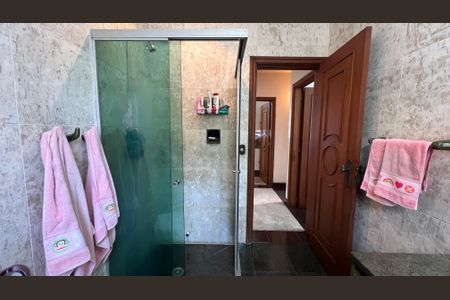 Casa para alugar com 485m², 4 quartos e 4 vagas Casa para alugar com 485m², 4 quartos e 4 vagasBanheiro