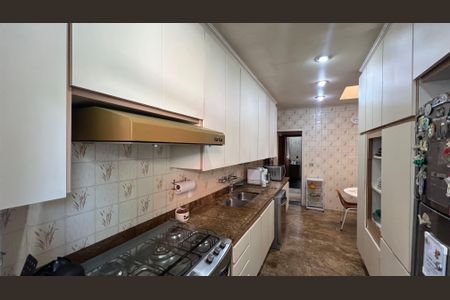 Casa para alugar com 485m², 4 quartos e 4 vagas Casa para alugar com 485m², 4 quartos e 4 vagasCozinha