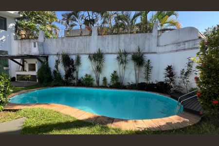 Casa para alugar com 485m², 4 quartos e 4 vagas Casa para alugar com 485m², 4 quartos e 4 vagasPiscina