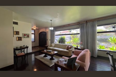 Casa para alugar com 485m², 4 quartos e 4 vagas Casa para alugar com 485m², 4 quartos e 4 vagasSala