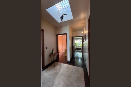 Casa para alugar com 485m², 4 quartos e 4 vagas Casa para alugar com 485m², 4 quartos e 4 vagasCorredor