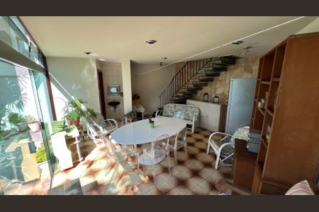 Casa para alugar com 485m², 4 quartos e 4 vagas Casa para alugar com 485m², 4 quartos e 4 vagasÁrea comum - Salão