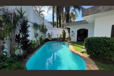 Casa para alugar com 485m², 4 quartos e 4 vagas Casa para alugar com 485m², 4 quartos e 4 vagasPiscina