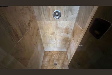 Casa para alugar com 485m², 4 quartos e 4 vagas Casa para alugar com 485m², 4 quartos e 4 vagasBanheiro da Suíte