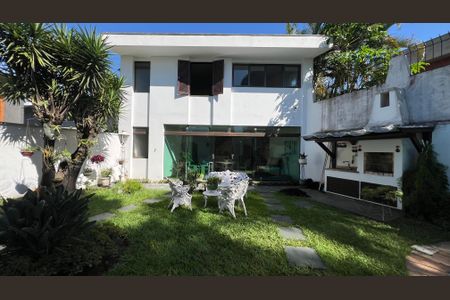 Casa para alugar com 485m², 4 quartos e 4 vagas Casa para alugar com 485m², 4 quartos e 4 vagasQuintal