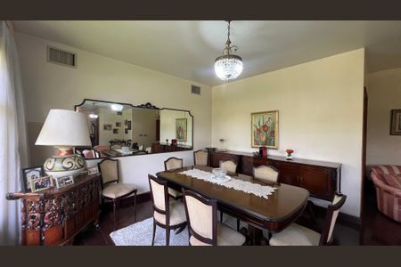 Casa para alugar com 485m², 4 quartos e 4 vagas Casa para alugar com 485m², 4 quartos e 4 vagasSala de Jantar