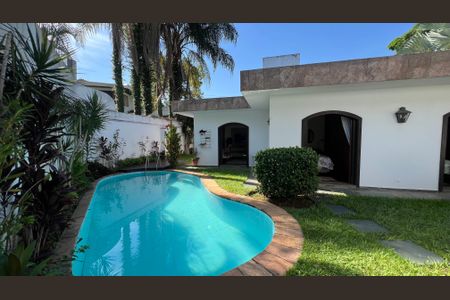 Casa para alugar com 485m², 4 quartos e 4 vagas Casa para alugar com 485m², 4 quartos e 4 vagasPiscina