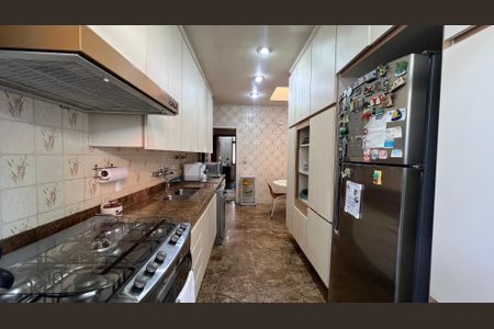 Casa para alugar com 485m², 4 quartos e 4 vagas Casa para alugar com 485m², 4 quartos e 4 vagasCozinha