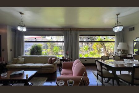 Casa para alugar com 485m², 4 quartos e 4 vagas Casa para alugar com 485m², 4 quartos e 4 vagasSala