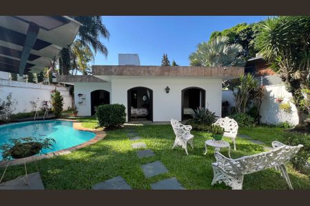 Casa para alugar com 485m², 4 quartos e 4 vagas Casa para alugar com 485m², 4 quartos e 4 vagasQuintal