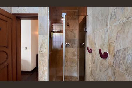 Casa para alugar com 485m², 4 quartos e 4 vagas Casa para alugar com 485m², 4 quartos e 4 vagasBanheiro da Suíte