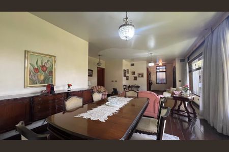 Casa para alugar com 485m², 4 quartos e 4 vagas Casa para alugar com 485m², 4 quartos e 4 vagasSala de Jantar