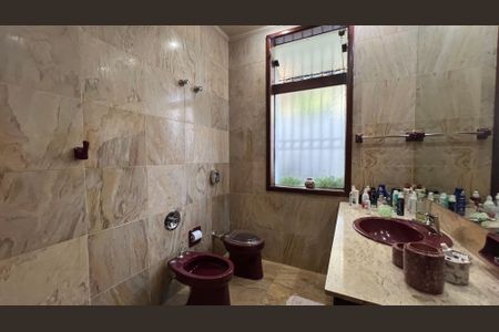 Casa para alugar com 485m², 4 quartos e 4 vagas Casa para alugar com 485m², 4 quartos e 4 vagasBanheiro da Suíte