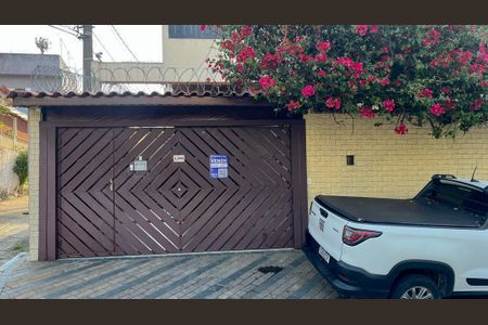 Casa à venda com 240m², 3 quartos e 2 vagas Casa à venda com 240m², 3 quartos e 2 vagasFachada