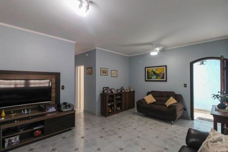 Casa à venda com 206m², 4 quartos e 3 vagas Casa à venda com 206m², 4 quartos e 3 vagasSala