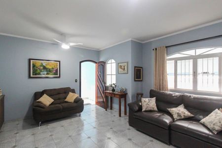 Casa à venda com 206m², 4 quartos e 3 vagas Casa à venda com 206m², 4 quartos e 3 vagasSala