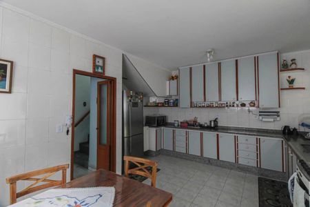 Casa à venda com 206m², 4 quartos e 3 vagas Casa à venda com 206m², 4 quartos e 3 vagasCozinha