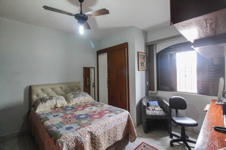 Casa à venda com 206m², 4 quartos e 3 vagas Casa à venda com 206m², 4 quartos e 3 vagasSuite