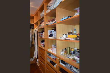 Casa à venda com 535m², 4 quartos e 4 vagasCloset da suíte 2