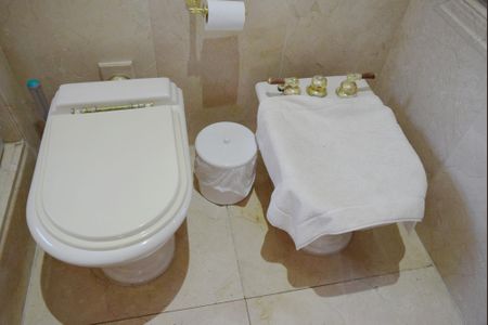 Casa à venda com 535m², 4 quartos e 4 vagasBanheiro da Suíte 2