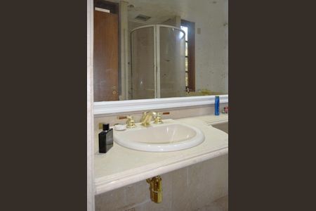 Casa à venda com 535m², 4 quartos e 4 vagasBanheiro da Suíte 2