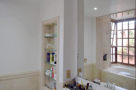 Casa à venda com 535m², 4 quartos e 4 vagasBanheiro da Suíte 2