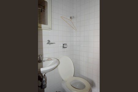 Casa à venda com 535m², 4 quartos e 4 vagasBanheiro da garagem