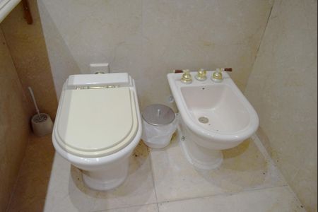 Casa à venda com 535m², 4 quartos e 4 vagasBanheiro da Suíte 2