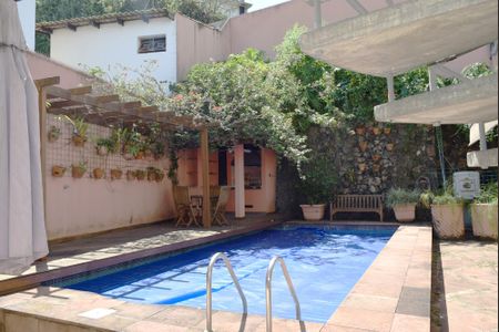 Casa à venda com 535m², 4 quartos e 4 vagasPiscina
