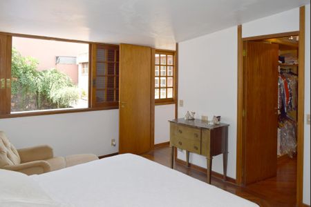 Casa à venda com 535m², 4 quartos e 4 vagasSuíte 2