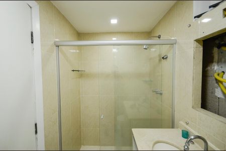 Apartamento à venda com 77m², 2 quartos e 1 vaga Apartamento à venda com 77m², 2 quartos e 1 vagaBanheiro Social