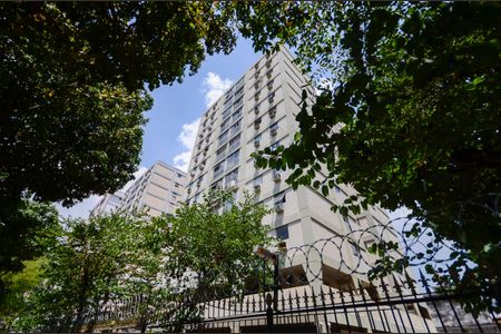 Apartamento à venda com 77m², 2 quartos e 1 vaga Apartamento à venda com 77m², 2 quartos e 1 vagaFachada e placa