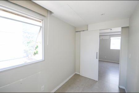 Apartamento à venda com 77m², 2 quartos e 1 vaga Apartamento à venda com 77m², 2 quartos e 1 vagaCloset da Suíte