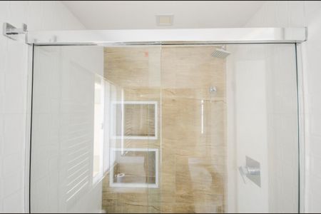 Apartamento à venda com 77m², 2 quartos e 1 vaga Apartamento à venda com 77m², 2 quartos e 1 vagaBanheiro da Suíte