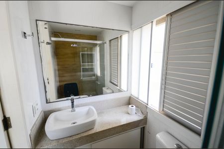 Apartamento à venda com 77m², 2 quartos e 1 vaga Apartamento à venda com 77m², 2 quartos e 1 vagaBanheiro da Suíte