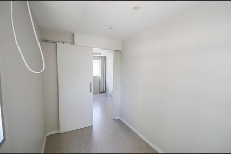 Apartamento à venda com 77m², 2 quartos e 1 vaga Apartamento à venda com 77m², 2 quartos e 1 vagaCloset da Suíte