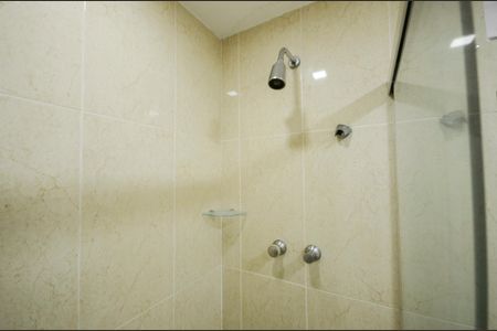 Apartamento à venda com 77m², 2 quartos e 1 vaga Apartamento à venda com 77m², 2 quartos e 1 vagaBanheiro Social