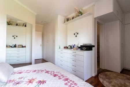 Casa à venda com 328m², 5 quartos e 4 vagas Casa à venda com 328m², 5 quartos e 4 vagasSuíte 3