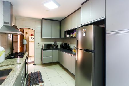 Casa à venda com 442m², 3 quartos e 4 vagas Casa à venda com 442m², 3 quartos e 4 vagasCozinha