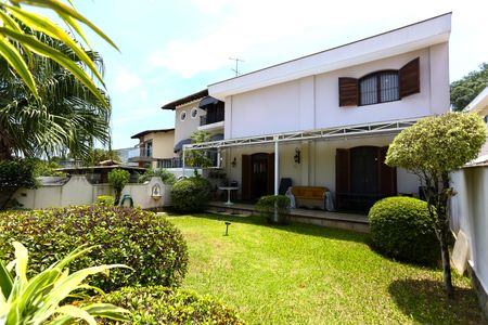 Casa à venda com 442m², 3 quartos e 4 vagas Casa à venda com 442m², 3 quartos e 4 vagasFachada do jardim