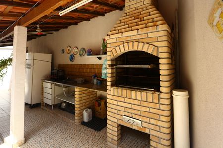 Casa à venda com 442m², 3 quartos e 4 vagas Casa à venda com 442m², 3 quartos e 4 vagasÁrea comum - Churrasqueira