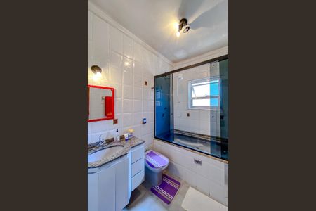 Casa à venda com 140m², 3 quartos e 2 vagasBanheiro